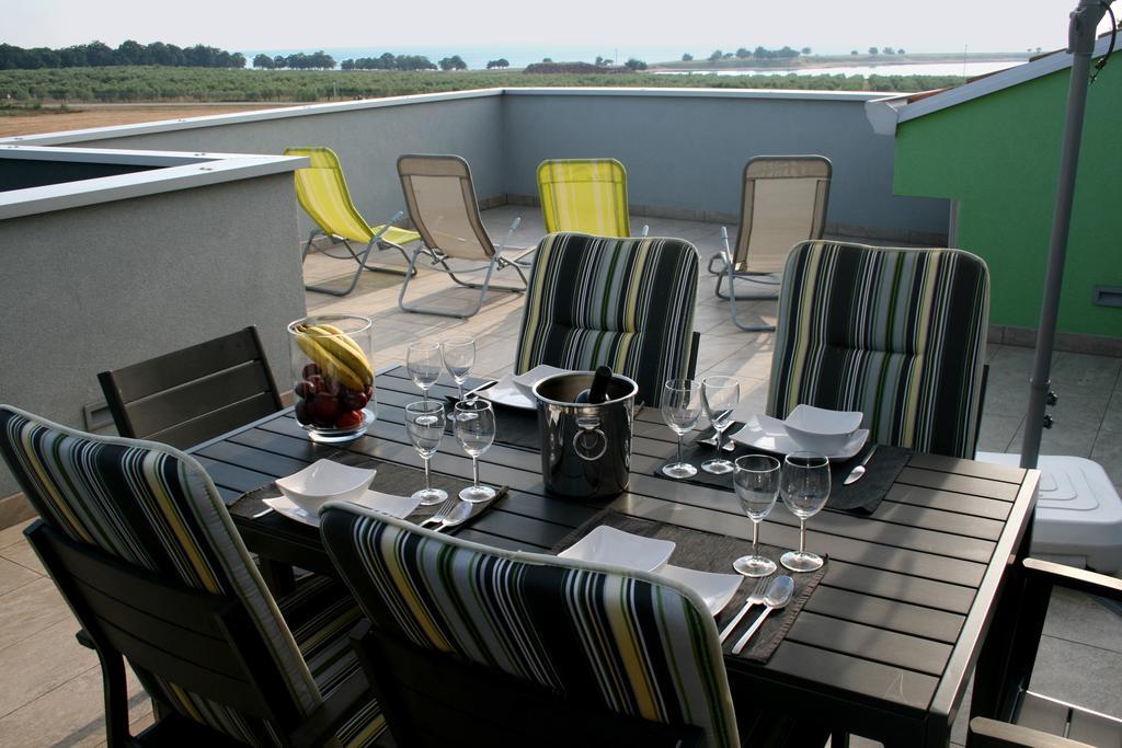 Olive Charm Apartment Umag Bagian luar foto