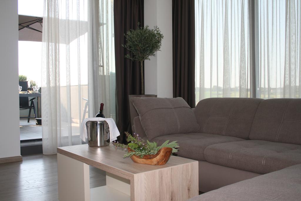 Olive Charm Apartment Umag Bagian luar foto